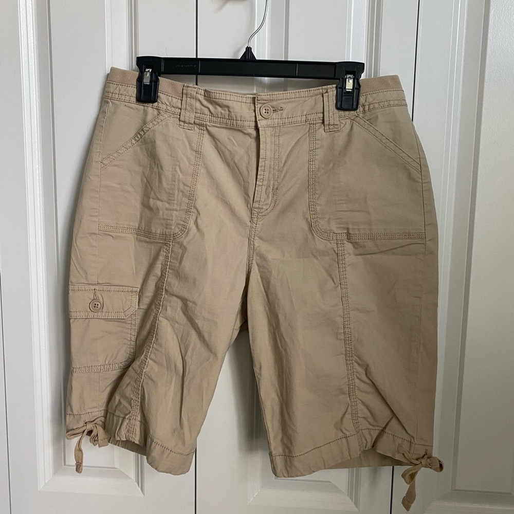 St. John's Bay Beige Cargo Shorts with Spandex Waistband